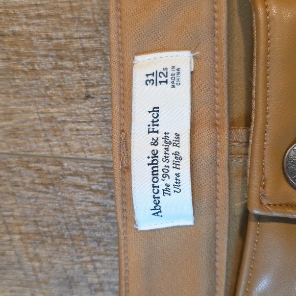 Abercrombie & Fitch - The 90's Straight Ultra High Rise Vegan Leather Pants. NWT - Picture 5 of 6